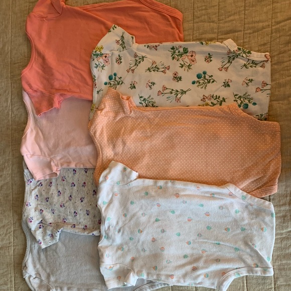 SOLD 7 Carter’s onesies - Picture 4 of 4